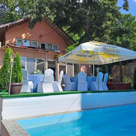 Casa De Vacanta Emd Ieşelniţa Exteriör bild