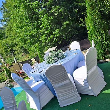 Casa De Vacanta Emd Ieşelniţa Exteriör bild