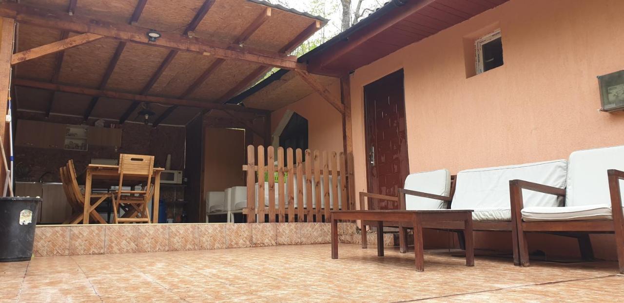 Casa De Vacanta Emd Ieşelniţa Exteriör bild
