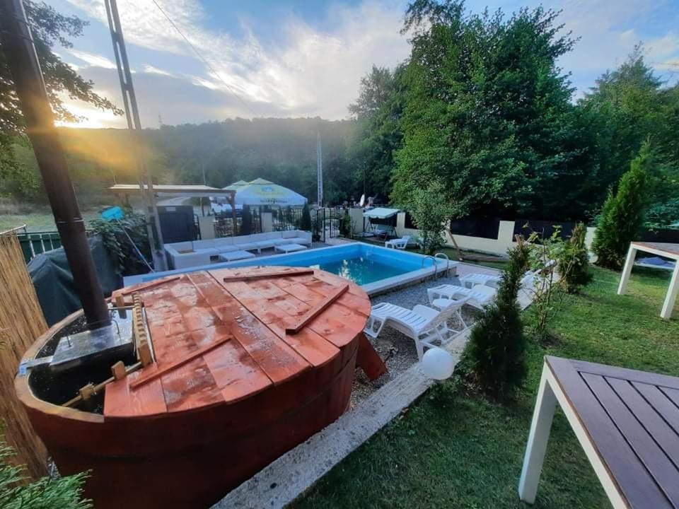 Casa De Vacanta Emd Ieşelniţa Exteriör bild