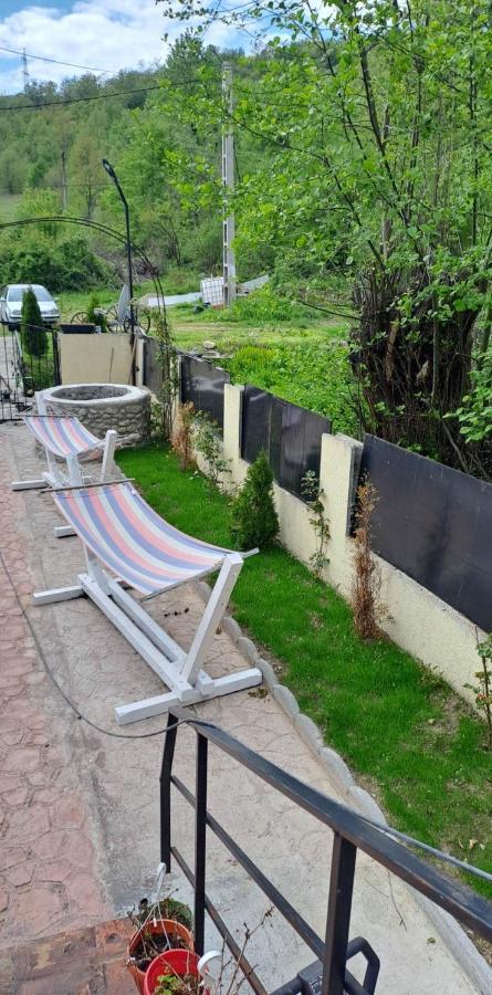 Casa De Vacanta Emd Ieşelniţa Exteriör bild