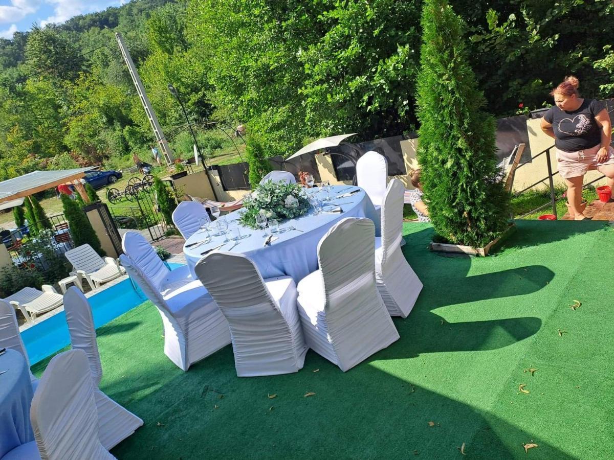 Casa De Vacanta Emd Ieşelniţa Exteriör bild
