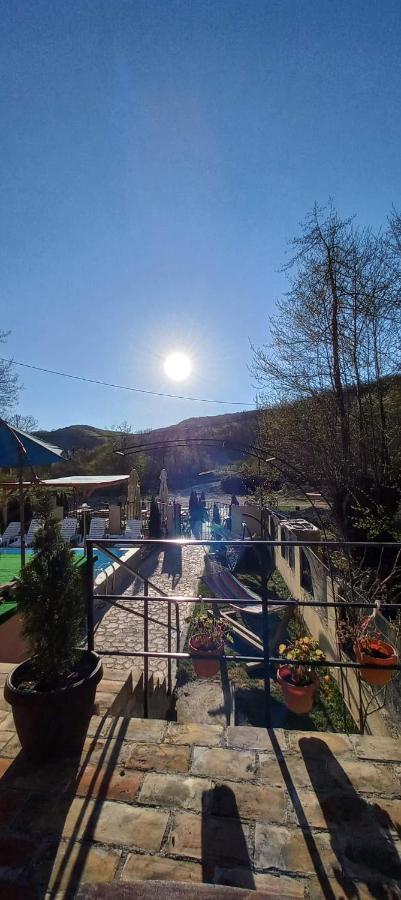 Casa De Vacanta Emd Ieşelniţa Exteriör bild
