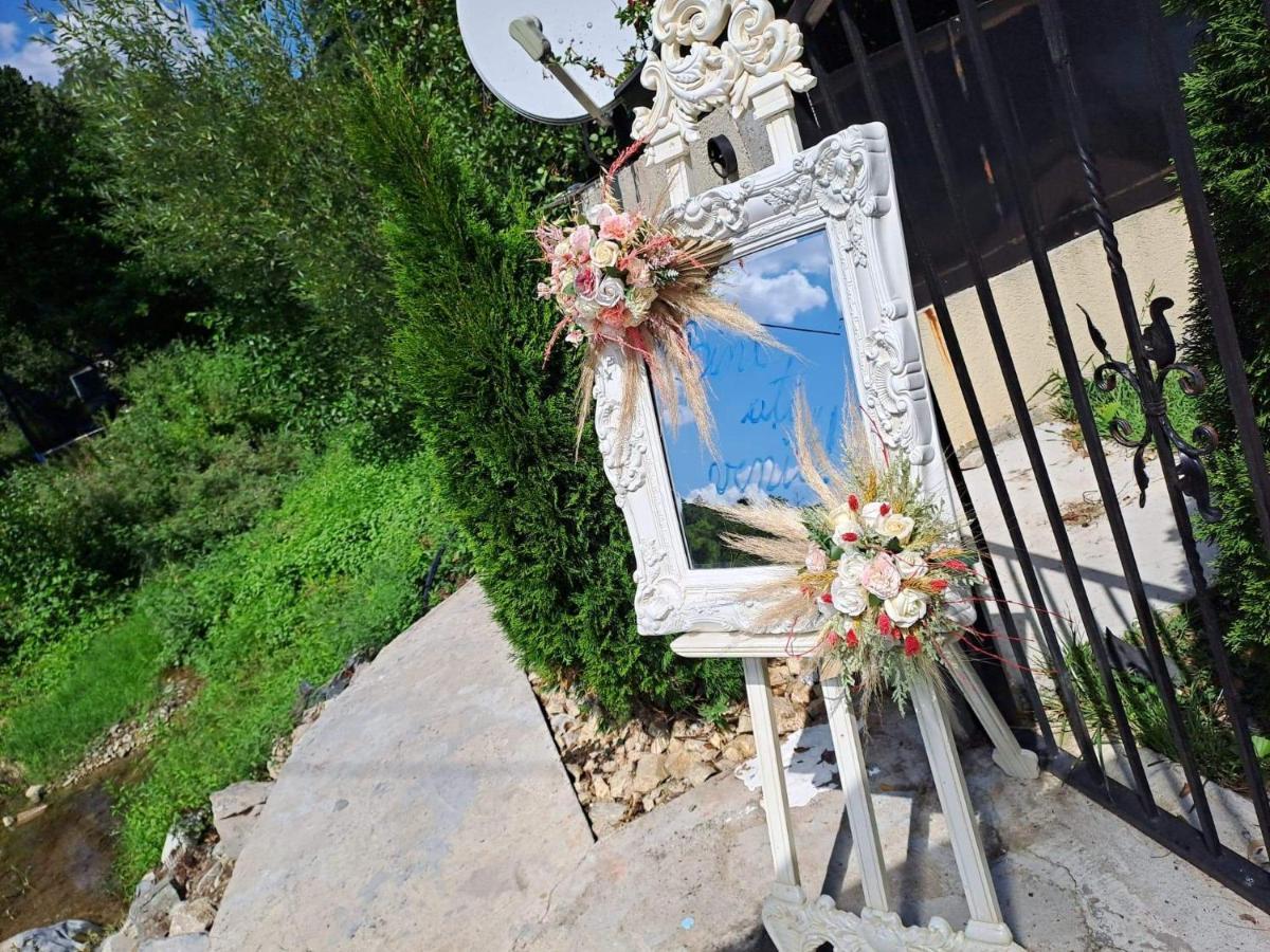 Casa De Vacanta Emd Ieşelniţa Exteriör bild